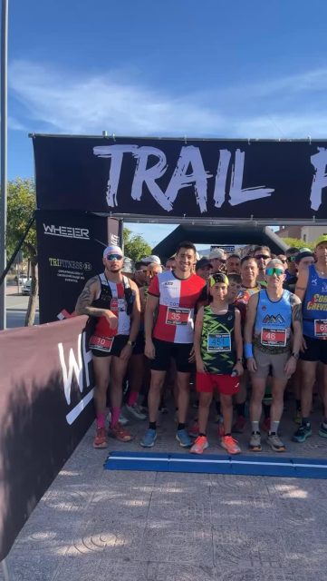 🏃‍♂️🌿 El municipio de Pinoso ha vivido HOY, domingo 24 de mayo de 2026, una jornada deportiva histórica con la celebración del I Trail Pinoso 🏔️👏

Una prueba que nace con vocación de continuidad y que ha reunido a 400 participantes 🏃‍♀️🏃‍♂️ en un entorno natural de gran valor como el Monte Cabeço 🌄, Monumento Natural 🌱✨

Organizado por el Ayuntamiento de Pinoso 🤝 junto a la Dirección General de Medio Ambiente 🌍 y el Club de Atletismo Pinoso 🟢, el evento ha logrado consolidarse desde su primera edición como una cita destacada del trail running provincial 🏅, combinando deporte 💪, naturaleza 🌳 y promoción turística 📸🍇

🥇 La pinosera Vicenta Monreal y el pinosero Iván Pérez han sido los primeros ganadores de esta espectacular prueba 👏🔥

#TrailPinoso #Pinoso #DeporteYNaturaleza #MonteCabeço #TrailRunning Pinoso2026 🏃🌿