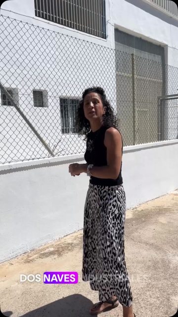 🔊🔊 La alcaldesa Silvia Verdú anuncia la rehabilitación de dos naves que supondrán más oportunidades de empleo en Pinoso.

🏭 Se trata de dos naves ubicadas en el polígono industrial El Cabeço que se están preparando para albergar nuevas empresas. Con estas obras el consistorio pretende facilitar a emprendedores y empresas la instalación de sus negocios con una inversión mínima y generar nuevos puestos de trabajo.

🤝 Estás naves está previsto que se liciten en el próximo mes de septiembre y se tendrá en cuenta aquellas que ofrezcan mayores oportunidades laborales.

📌 Además de estas naves, en breve se licitará una nave municipal que ha acabado su contrato.

💪💪 De este modo el Ayuntamiento refuerza las instalaciones y apuesta por una industria modernizada, competitiva y con mayor perspectiva laboral y atractivo para inversores.

#industria #trabajo #elpinós #ajuntamentdelpinos