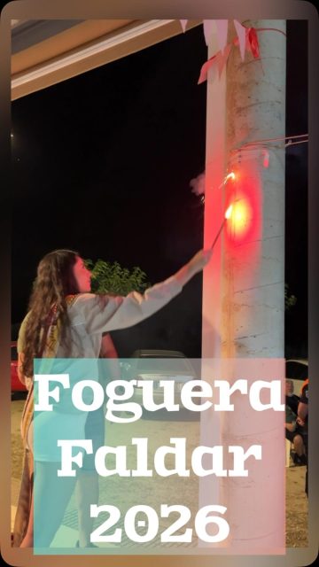 🔥 La cremà de la hoguera ha puesto el broche final a las fiestas del Faldar 2026.

La reina de las fiestas, Andrea Belda, ha sido la encargada de encender una hoguera dedicada a la antigua pescadería de la Plaza Colón, sumándose así a los actos del Bicentenario de la Villa de Pinoso.

Numerosos vecinos y vecinas han acompañado este emotivo momento que ha puesto fin a un fin de semana de convivencia y participación. ¡Ahora, la comisión del Faldar ya piensa en la hoguera de 2027! 🎉

#Faldar2026 #Pinoso #Cremà #BicentenarioPinoso