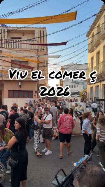 11 comerços locals i l’Associació de Comerciants del Pinós (ACP) s’han unit este dissabte, 26 de setembre, per a celebrar una gran festa del comerç local, una iniciativa que busca acostar els establiments de proximitat a la ciutadania i posar en valor la importància de comprar i consumir al Pinós.
La jornada s’ha desenrotllat des de les 18.00 fins a les 00.00 hores en la Plaça de l’Ajuntament i l’àrea de pàrquing, on els comerços participants han instal·lat els seus estands i han oferit n descomptes i promocions exclusives